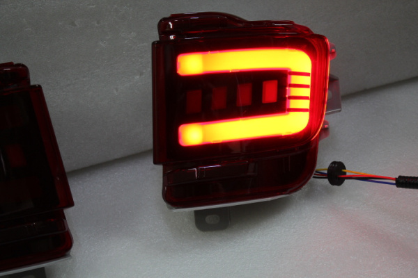 Toyota Land Cruiser 200 (2015 – 2012) фонари (катафоты) в бампер, светодиодные динамические черные