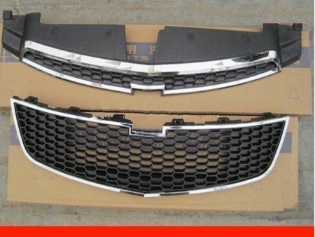 Chevrolet Cruze (2009-) решетка радиатора черная с хромированной рамкой, всборе