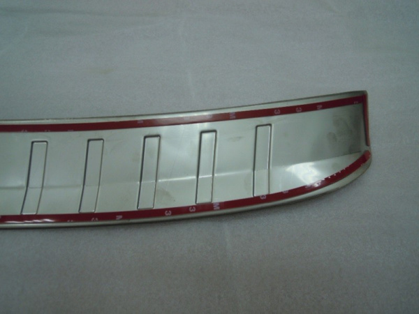 Honda CR-V (12–) Накладка на задний бампер, нерж, матовая, с загибом по краям.