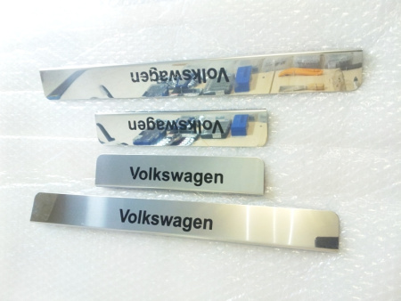 Volkswagen Golf, Jetta накладки на пороги дверных проемов, из нержавеющей стали с надписью Volkswagen, комплект 4 шт.