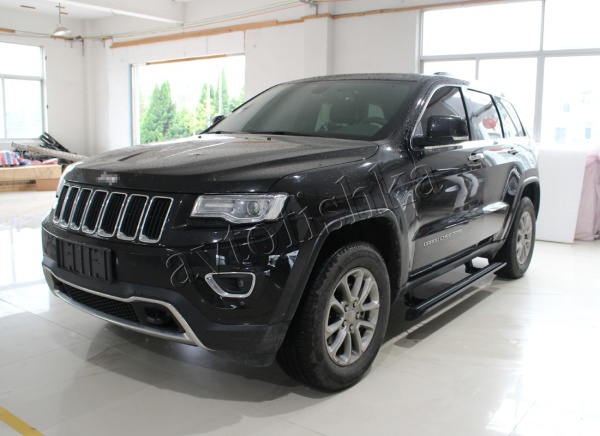 Jeep Grand Cherokee 2011-2013 2014-2017 штатные выезжающие электропороги автоматические
