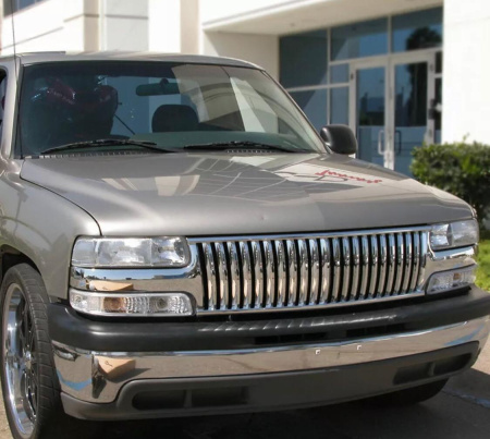Chevrolet Tahoe, Suburban (99-06) решетка радиатора хромированная, вертикальный дизайн