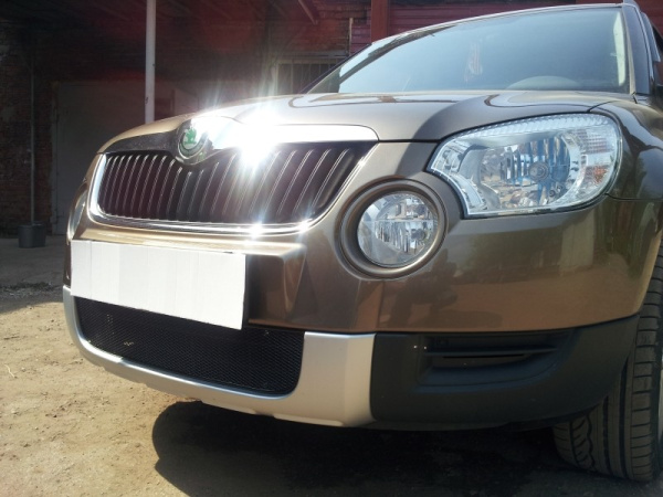 Skoda Yeti (09–13) Защита радиатора Premium, чёрная