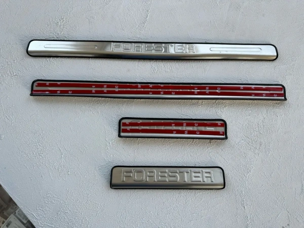 Subaru Forester (13–18) Накладки на дверные пороги с логотипом, нерж.