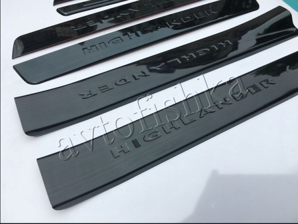 Toyota Highlander (07–13) Накладки на дверные пороги с логотипом, нерж. черные