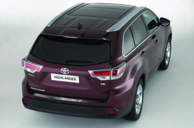 Toyota Highlander (14–) Накладка на наруж. порог багажника с рисунком
