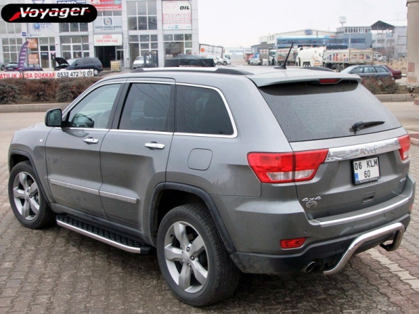 Jeep Grand Cherokee (11–/13–) Комплект алюминиевых порогов (высокий бортик), боковая часть из нерж. стали, модель HIHIT X Voyager GCHR3-YHTXP