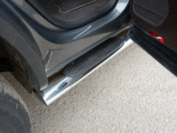 Volkswagen Touareg (14–) Пороги овальные с накладкой 120х60 мм (R-Line)