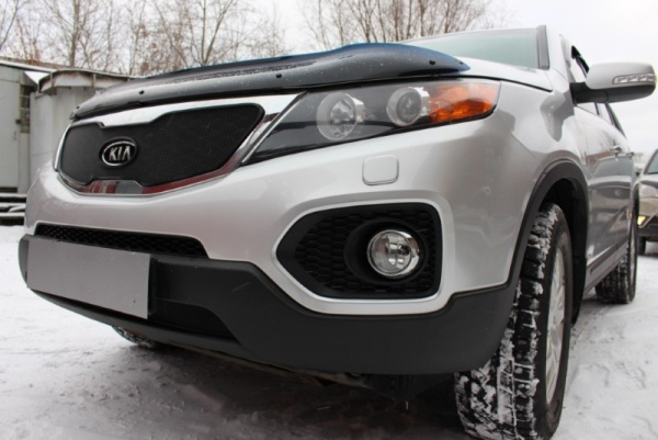 Kia Sorento (10–12) Защита радиатора, чёрная, верх (с вырезом под логотип)