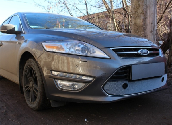 Ford Mondeo (11–14) Защита радиатора, хром (с парктроником)