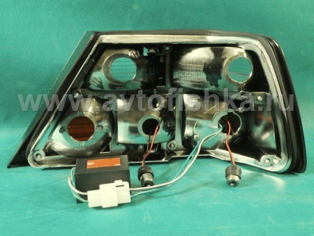 Mercedes W124 (84-95) задние фонари светодиодные красно-белые, комплект 2 шт.