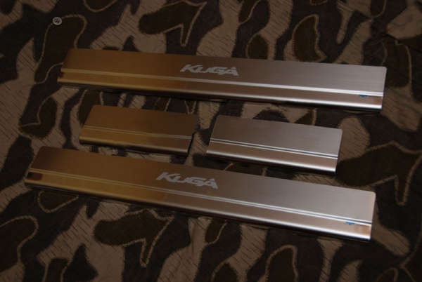 Накладки на внутренние пороги с надписью, нерж. сталь, 4 шт. Alu-Frost 08-1233 для FORD Kuga