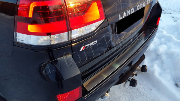 Toyota Land Cruiser (07–/12–/15–) Накладка на задний бампер, оригинал