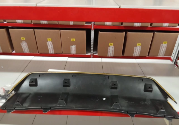 Lexus NX (14–) Декоративная накладка на задний бампер