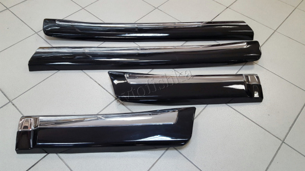 Toyota Land Cruiser 200 (07–/12–/15–) Молдинги на двери, 4 части, черн.+хром, OEM