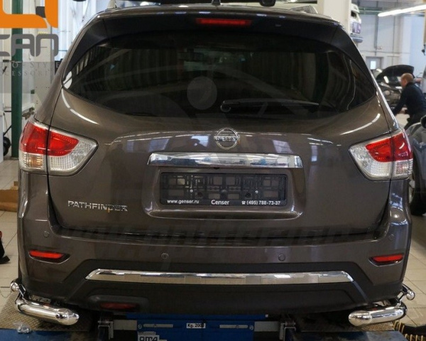Nissan Pathfinder (14–) Защита заднего бампера уголки d 76/42 мм, нерж.