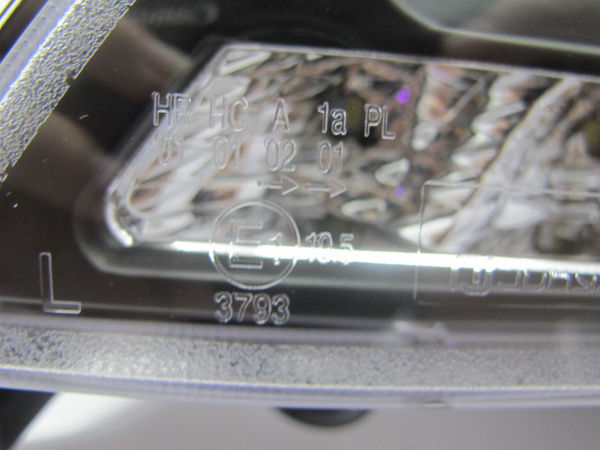 Mercedes ML W163 (02-05) фары передние линзовые внутри черные, со светящимися ободками и с нижней светодиодной подсветкой, с мотором электрокорректора, комплект 2 шт.