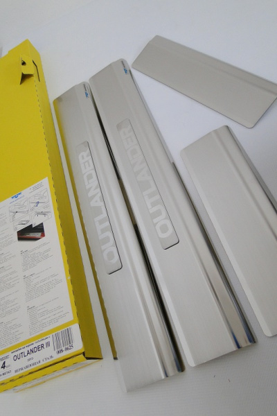 Накладки на внутренние пороги с надписью, нерж. сталь, 4 шт. Alu-Frost 08-0625 для MITSUBISHI Outlander