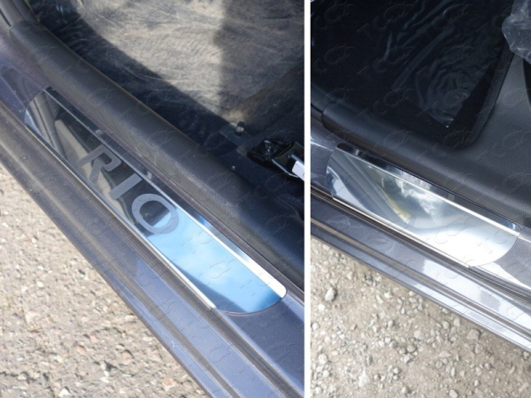 Kia Rio (15–) Накладки на пороги (лист зеркальный надпись RIO)