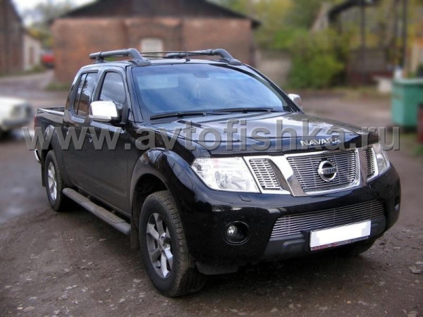 Nissan Navara (10-) накладка на решетку бампера