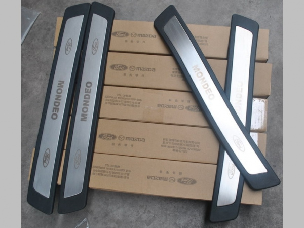 Ford Mondeo (07-) накладки порогов дверных проемов из нержавеющей стали с пластиком, оригинал Ford, комплект 4 шт.