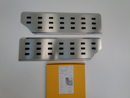 Volkswagen Transporter T4 (90-03) накладка на переднюю внутреннюю пластиковую ступеньку, нержавеющая сталь, к-кт 2шт.