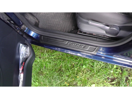 Skoda Fabia 2 (10-13) накладки на пороги пластиковые, к-кт 4 шт.