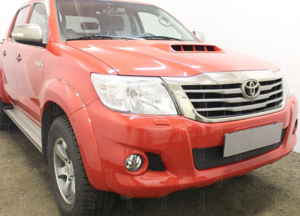 Toyota Hilux (12–14) Защита радиатора, чёрная