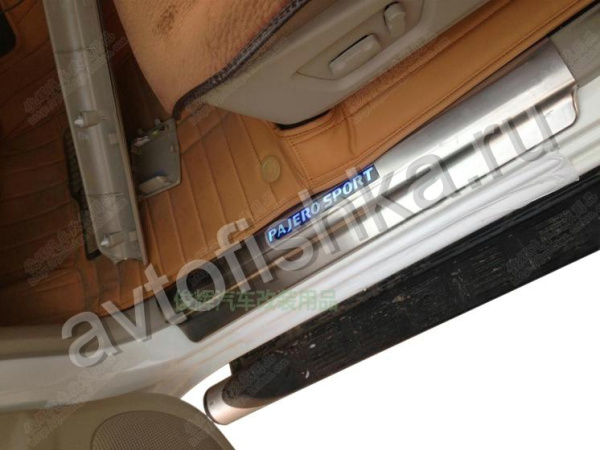 Mitsubishi Pajero Sport V3 (2009-) накладки на внутренние пороги из нержавеющей стали с подсветкой, к-кт 4 шт.