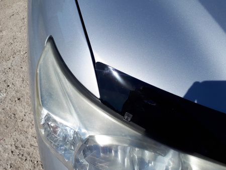 Дефлектор капота темный с надписью Toyota Land Cruiser 200 (07-15)