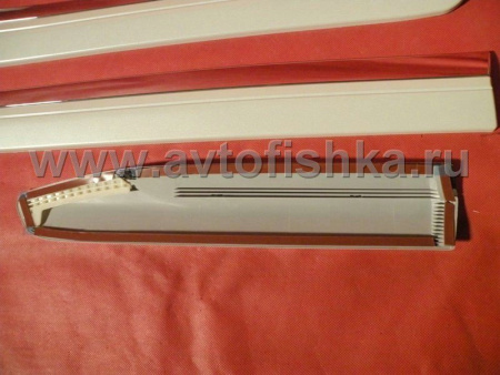 Toyota Land Cruiser Prado 150 (09-) накладки на двери, молдинги серебристые (1E7) с хромированными вставками, дизайн Lexus LX, комплект 4 шт.