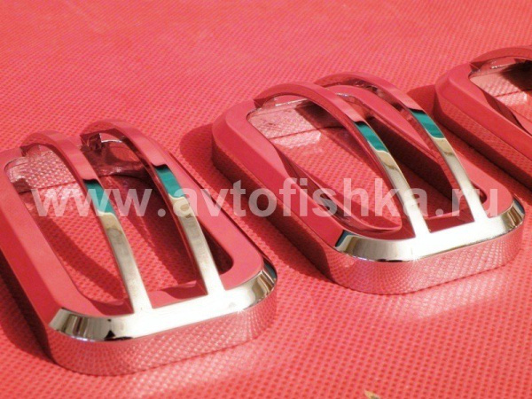 Hummer H2 (02-08) защитные решеточки на верхние средние габаритные фонари на крыше, алюминий, комплект 3 шт.