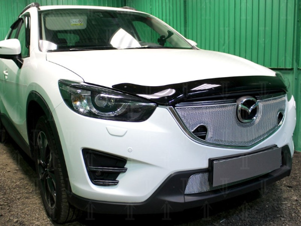 Mazda CX-5 (15–) Защита радиатора Premium, хром, верх (с парктроником) 3D