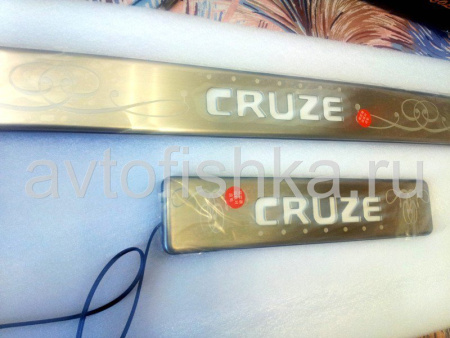 Chevrolet Cruze (08-) накладки на дверные порожки из нержавеющей стали с автономной подсветкой "Cruze", комплект 4 шт.