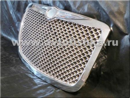 Chrysler 300C (04-09) радиаторная хромированная пластиковая решетка в стиле "Bentley".