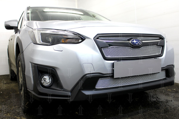 Subaru XV (12–) Защита радиатора Premium, хром, верх (2 части)