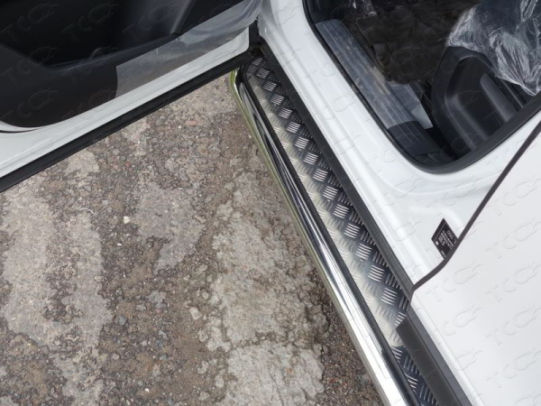 Mazda CX-5 (17–) Пороги с площадкой 60,3 мм