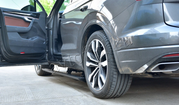 Volkswagen Touareg (19-) штатные выезжающие электропороги автоматические