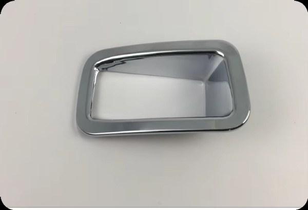 Toyota Highlander (2011-2013) хромированная рамка на заднюю противотуманную фару