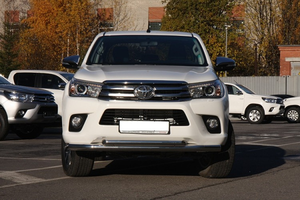 Toyota Hilux (15–) Защита переднего бампера труба 76/60 мм двойная