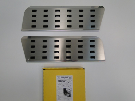 Mercedes Sprinter 3 (06-) накладка на переднюю внутреннюю пластиковую ступеньку, нержавеющая сталь, к-кт 2шт.