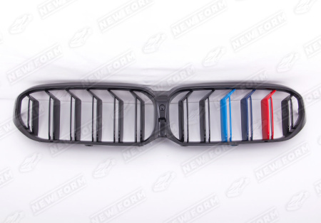 BMW 5 серия G30/G31 рестайлинг 2020 - н.в. Решетка радиатора M5 триколор