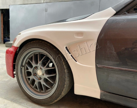Lexus IS 200, IS300, IS300 Sportcross, Toyota Altezza (98-05) Пластиковые крылья Chargespeed