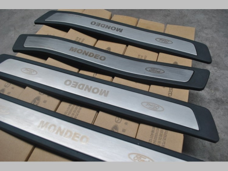 Ford Mondeo (07-) накладки порогов дверных проемов из нержавеющей стали с пластиком, оригинал Ford, комплект 4 шт.