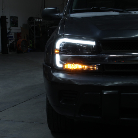 Фары передние черные с LED подсветкой — Chevrolet Trailblazer 2001-2009