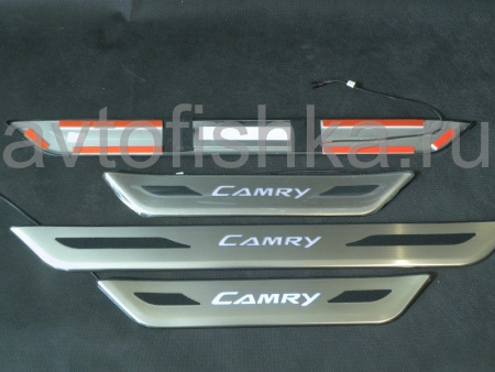 Toyota Camry V40 (2006-) накладки порогов дверных проемов, из нержавеющей стали с подсветкой CAMRY.