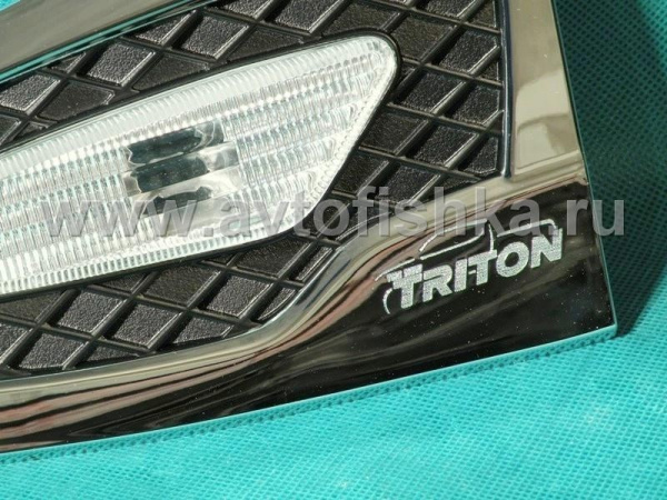 Mitsubishi L200 Triton (2005-) повторители поворотов с декоративными хромированными рамками, комплект 2 шт.