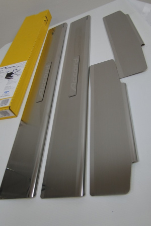 Honda Accord 7 (03-07) накладки на внутренние пороги, к-кт 4шт.