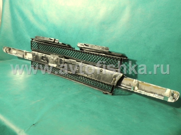 Chevrolet Trailblazer (01-06) решетка радиатора с хромированным молдингом, без отверстий под омыватель фар