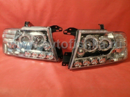 Mitsubishi Pajero 3 (2000-2006) фары передние линзовые хромированные со светящимися ободками и светодиодной подсветкой, комплект 2 шт.
